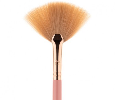 L806 Luxe Fan Brush Makiažo Šepetėlis L806 Luxe Fan Brush Makiažo Šepetėlis
